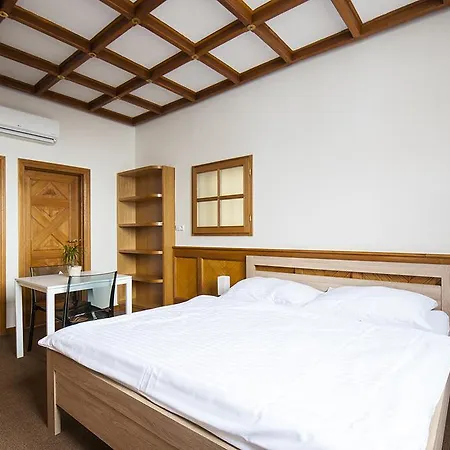 Na Namesti 3* 米库洛夫